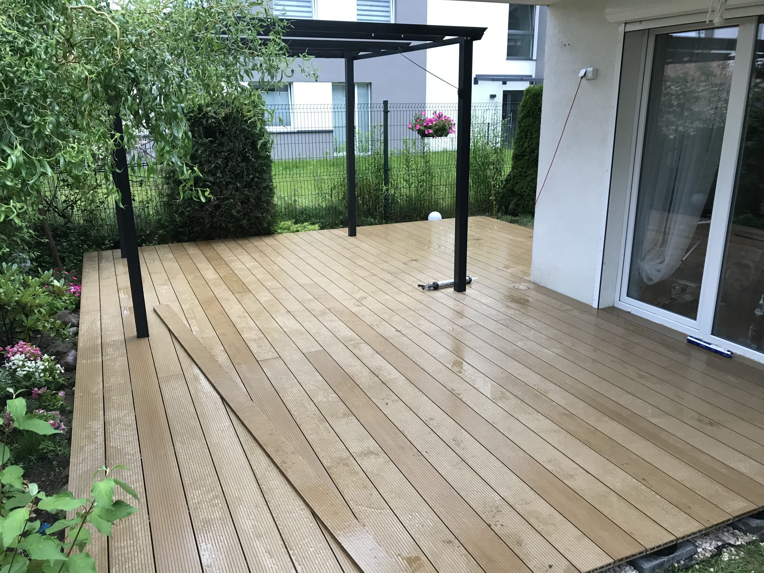 Terasa Standard Medaus Teak – jauki poilsio zona su šilumos dvelksmu