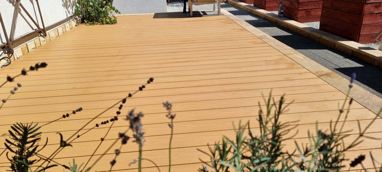 Kompozitinė terasa iš Premium Ąžuolas Šviesus terasinės lentos