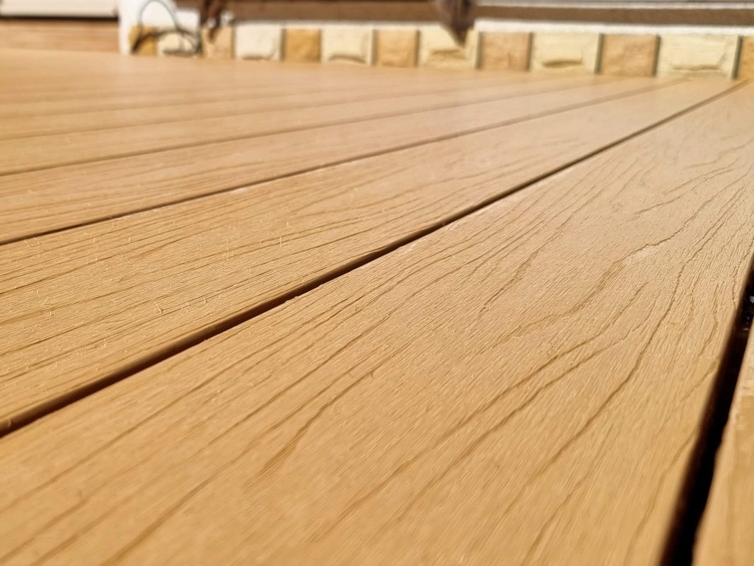 Kompozitinė terasa iš Premium Ąžuolas Šviesus terasinės lentos