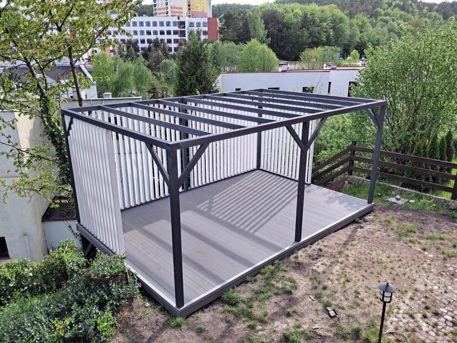 Pilka kompozitinė terasa – Standard Šviesiai Pilka terasinė lenta