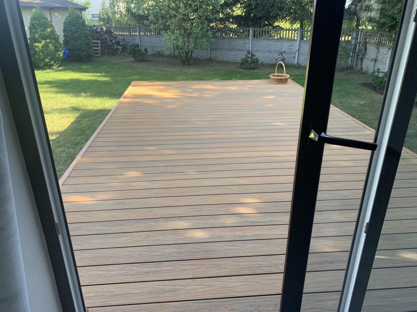 Terasa iš Premium Amber kompozitinių terasinių lentų