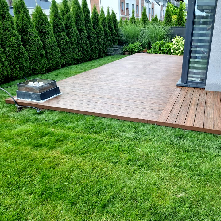 Terasa su židiniu – pagaminta iš Premium Redwood terasinės lentos