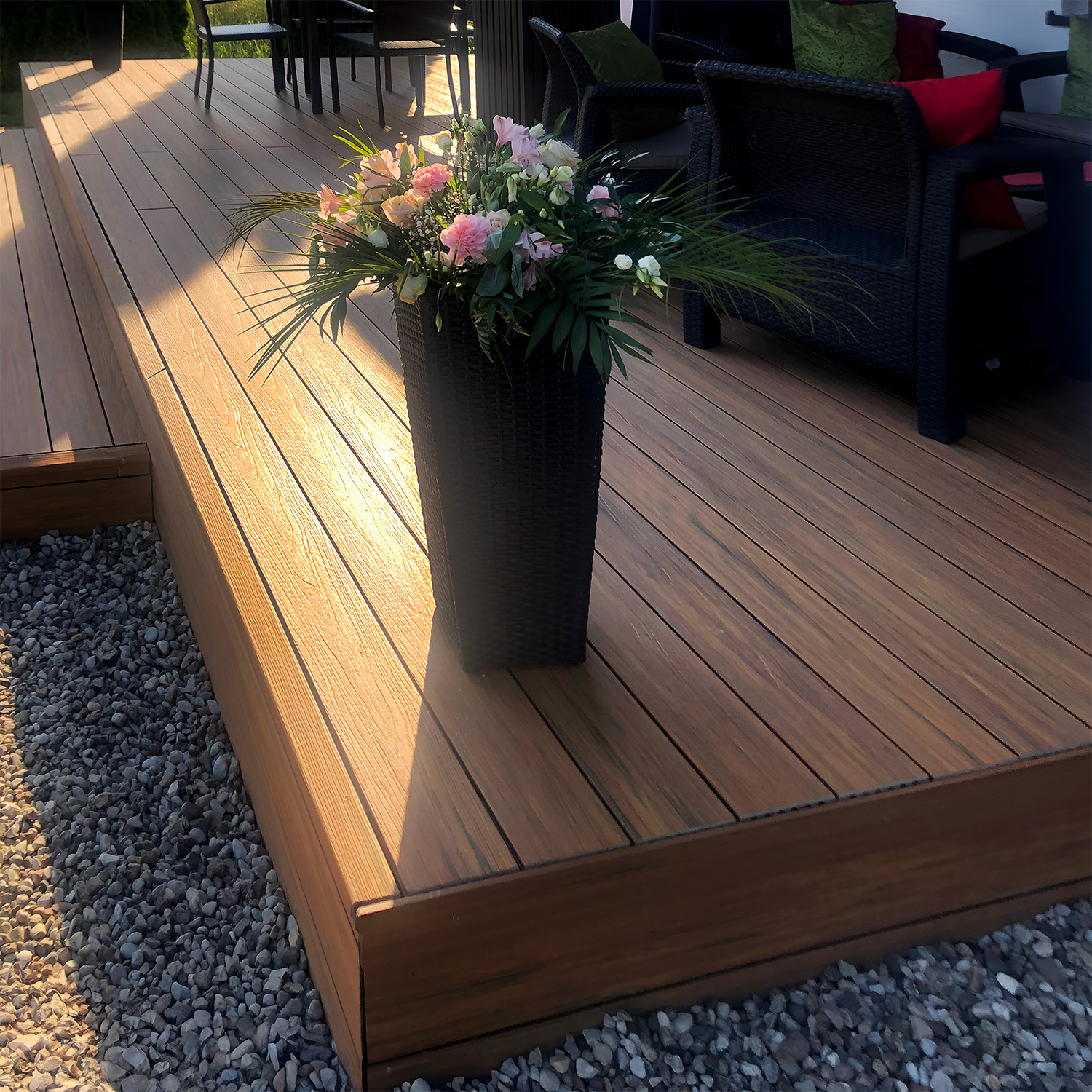 Kompozitinė terasa ir fasadas: lamelės 3D Premium Walnut ir terasinė lenta Premium Amber