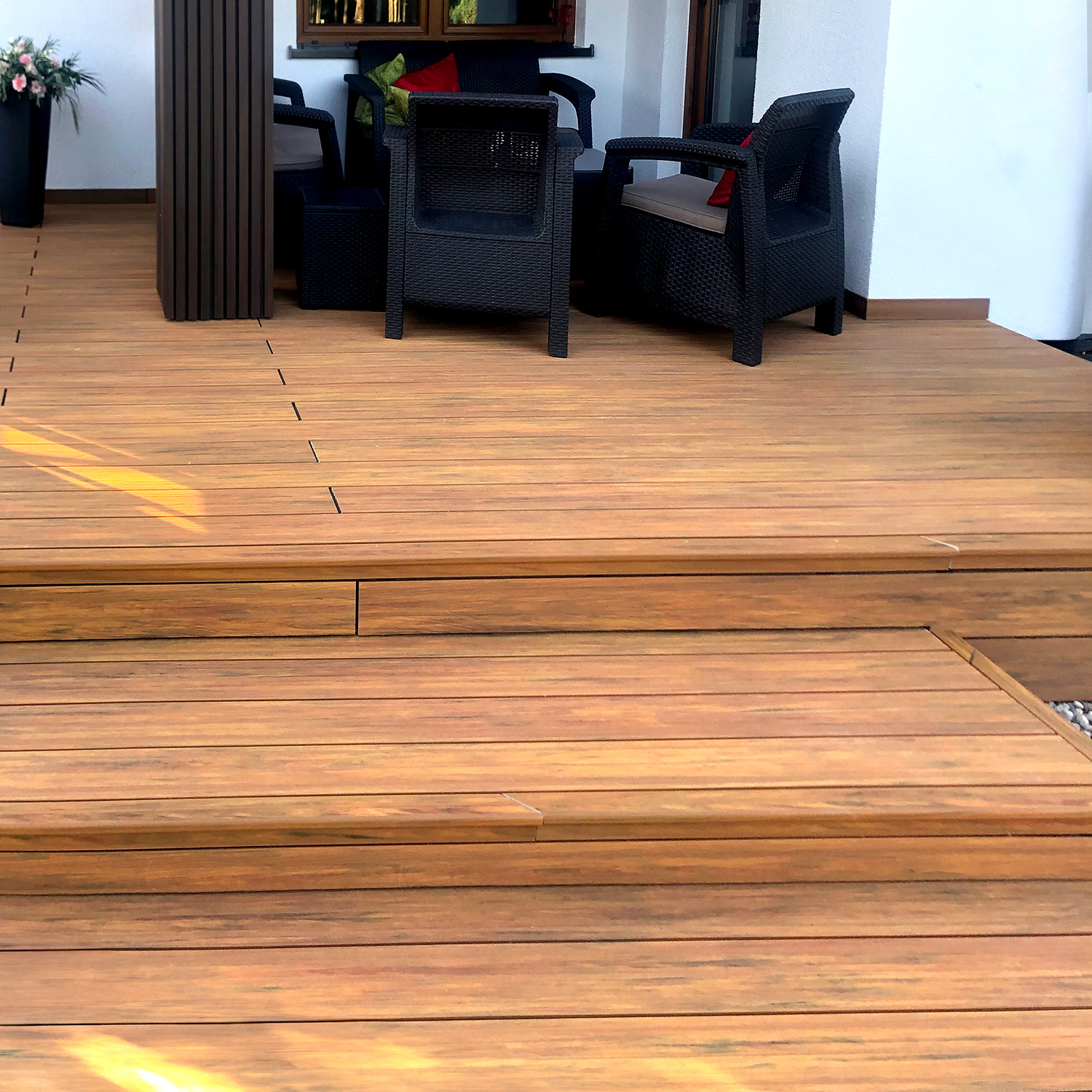 Kompozitinė terasa ir fasadas: lamelės 3D Premium Walnut ir terasinė lenta Premium Amber